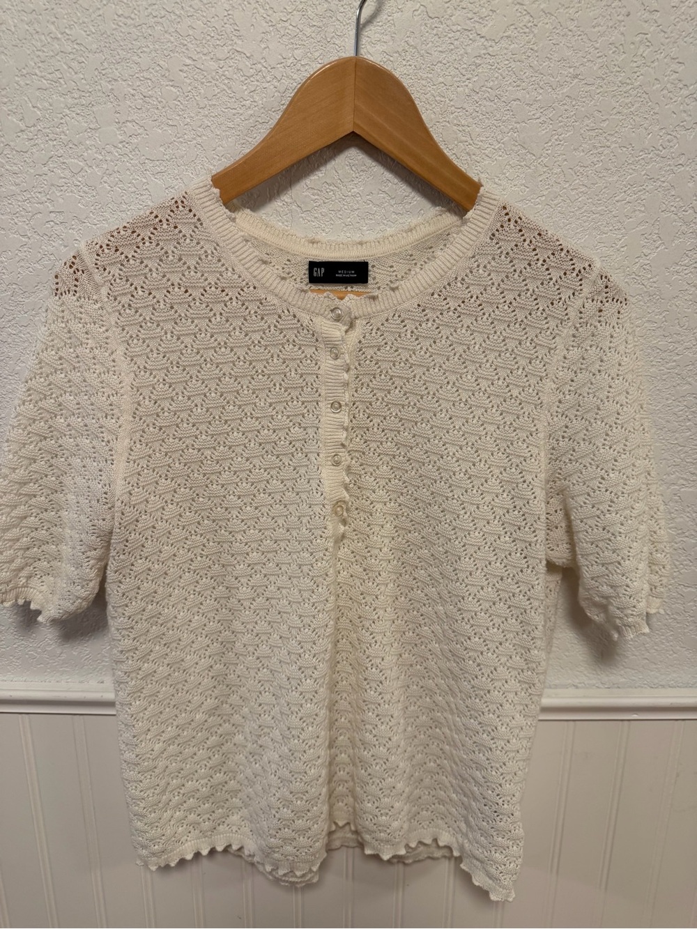 GAP Cream Short-Sleeve Knit Button-Front Top